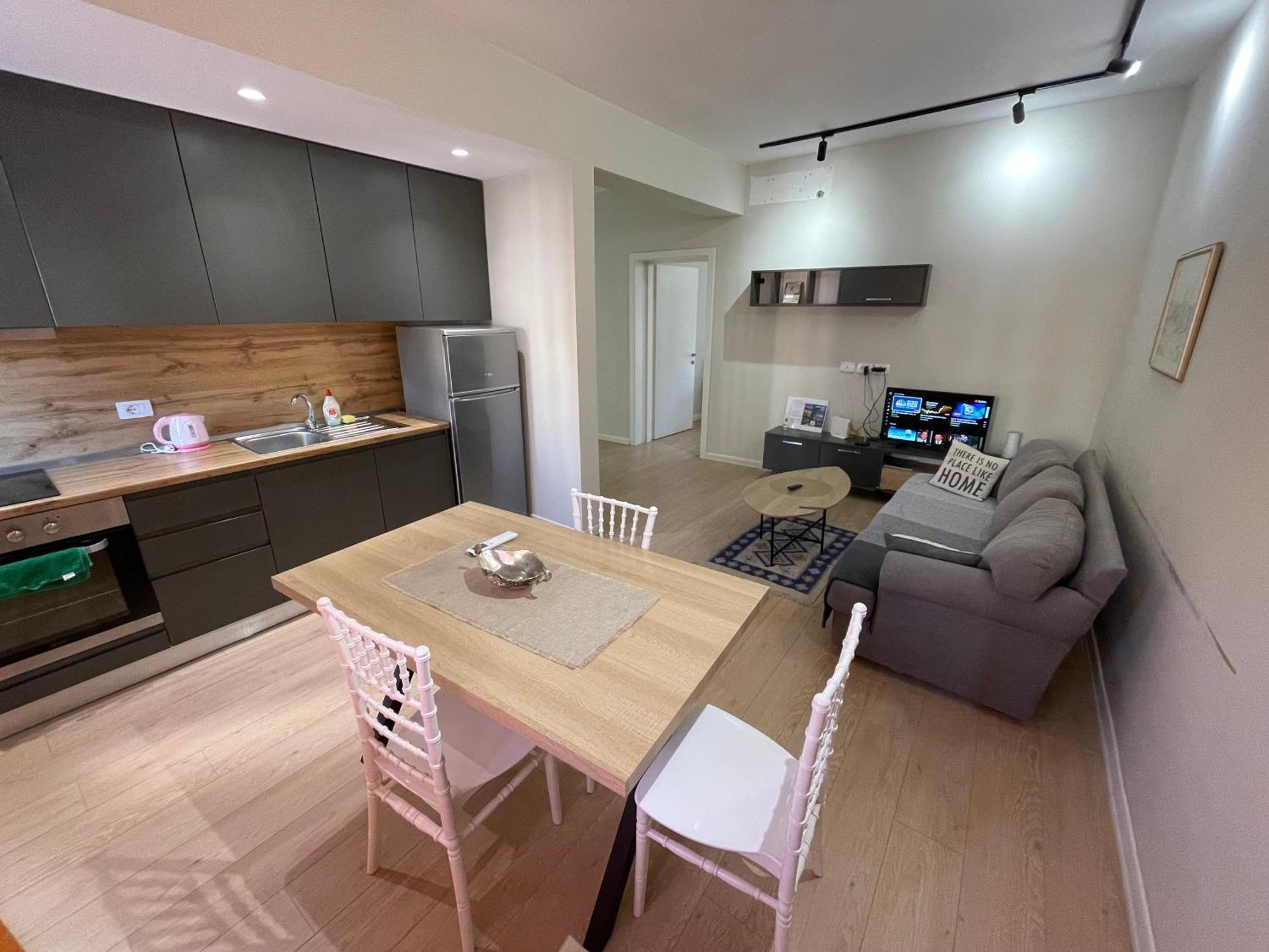 Downtown View Modern Apartment Tirana Bagian luar foto
