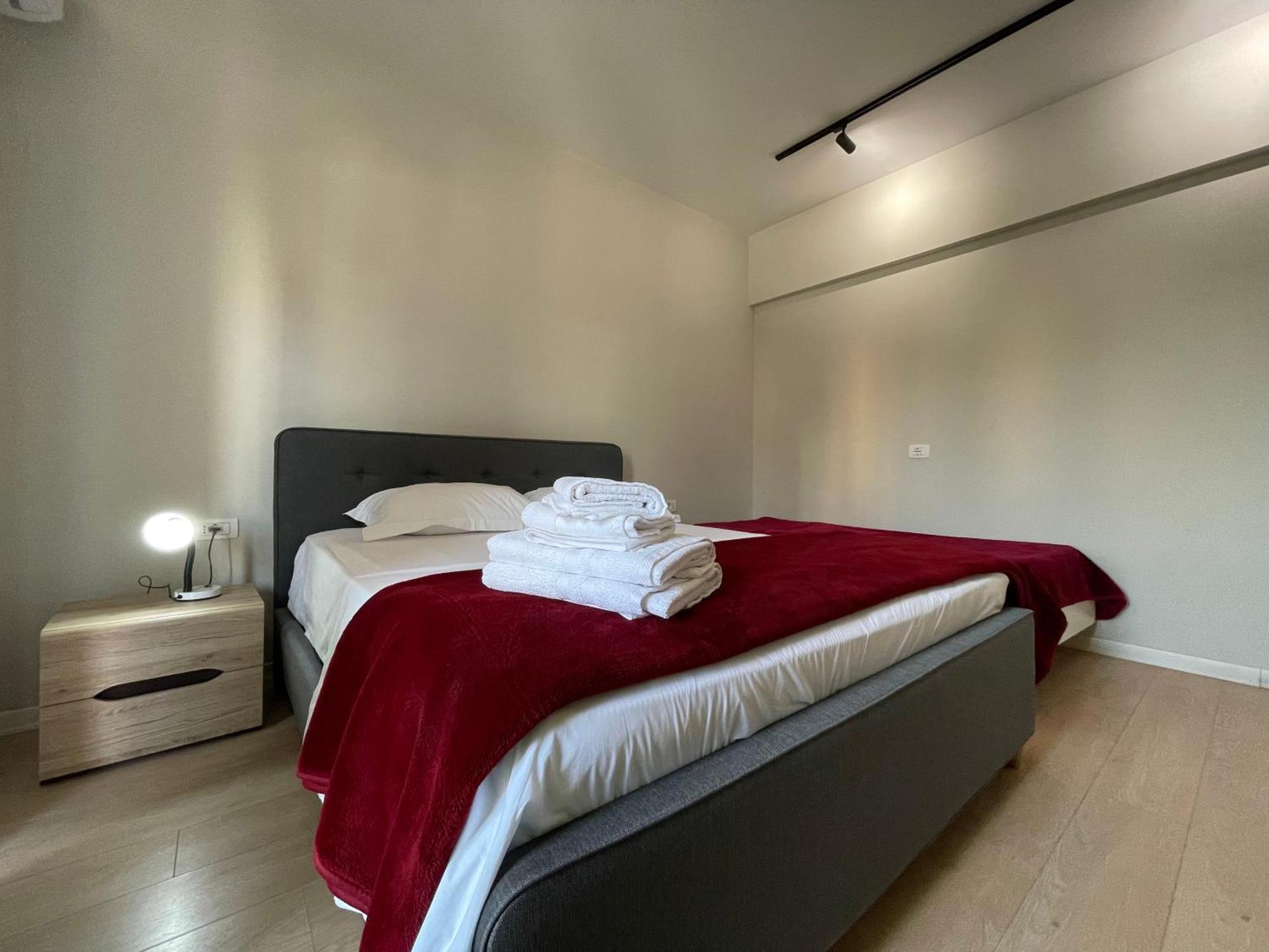 Downtown View Modern Apartment Tirana Bagian luar foto